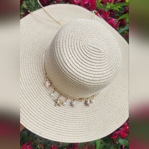 Chic Beige Sun Hat with Gold Seashell Chain
